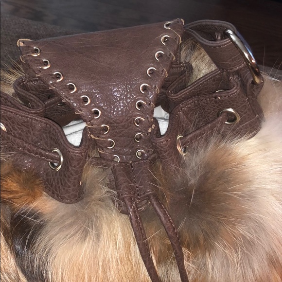 Julia Parker Bucket Bag - Picture 3 of 8